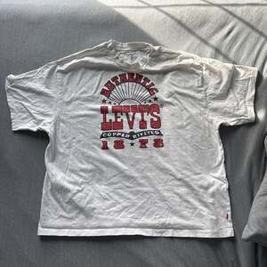 Levi's Women's 'The Perfect Tee' Graphic T-Shirt - White